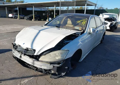 2011 Mercedes-Benz S 550 4Matic z USA, uszkodzony, nr VIN WDDNG8GB4BA377134